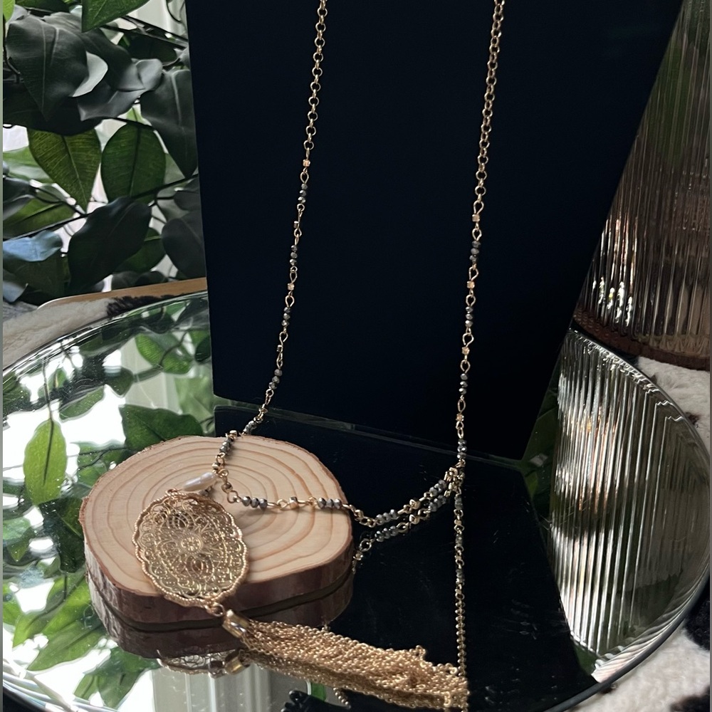 Elegant Gold Filigree Pendant with Flat Pearl Necklace